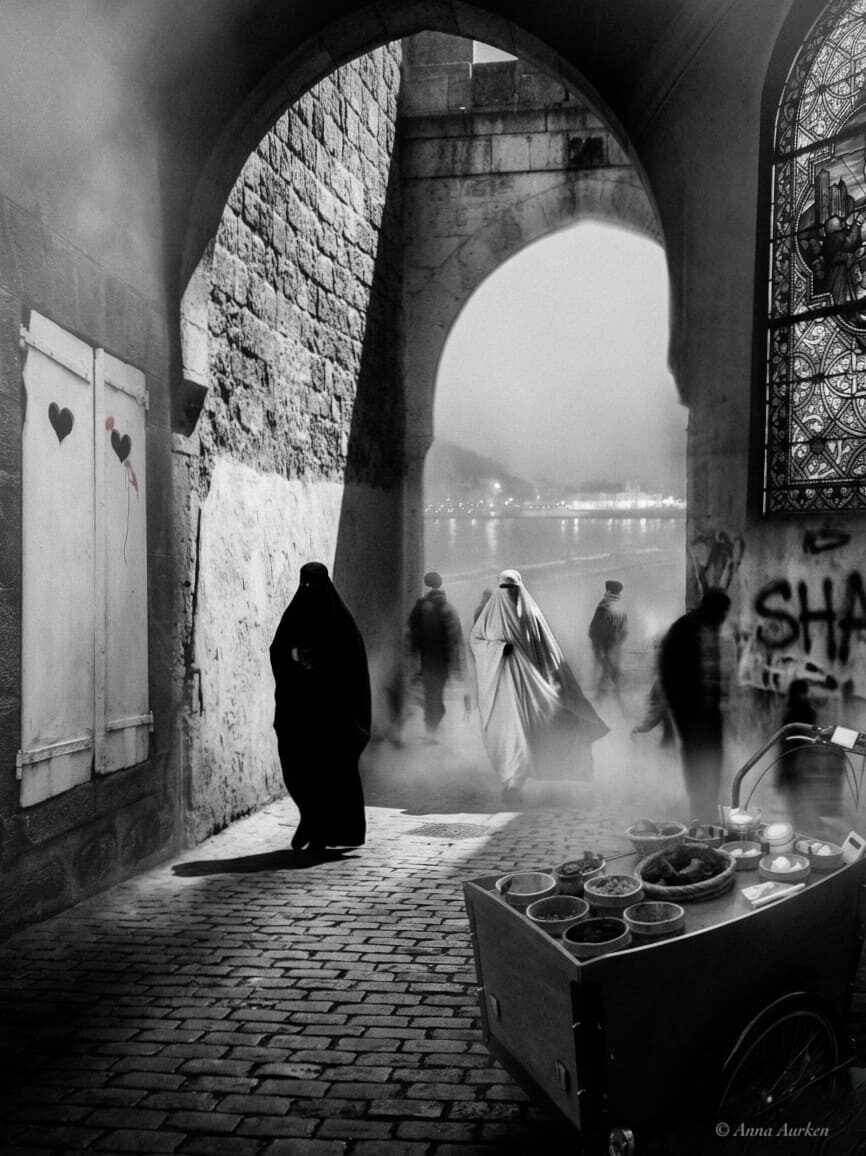 Beyond Worlds – documentary fiction photography by Anna Aurken